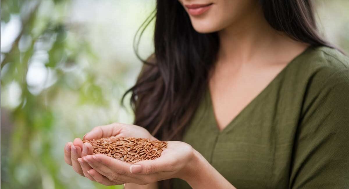 7 Reasons Why Women Should Have a Spoon of Flaxseed Powder Daily